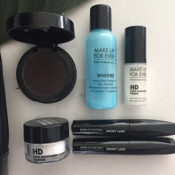 Makeup Forever Sample Kit plus Eyeshadow - Picture 2 of 3